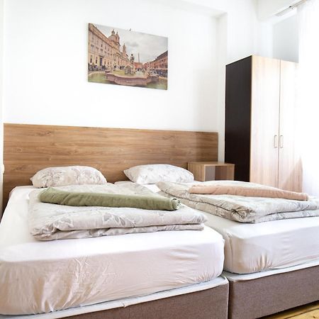 En-Suite Rooms: Novа Guesthouse In Sofia Center エクステリア 写真