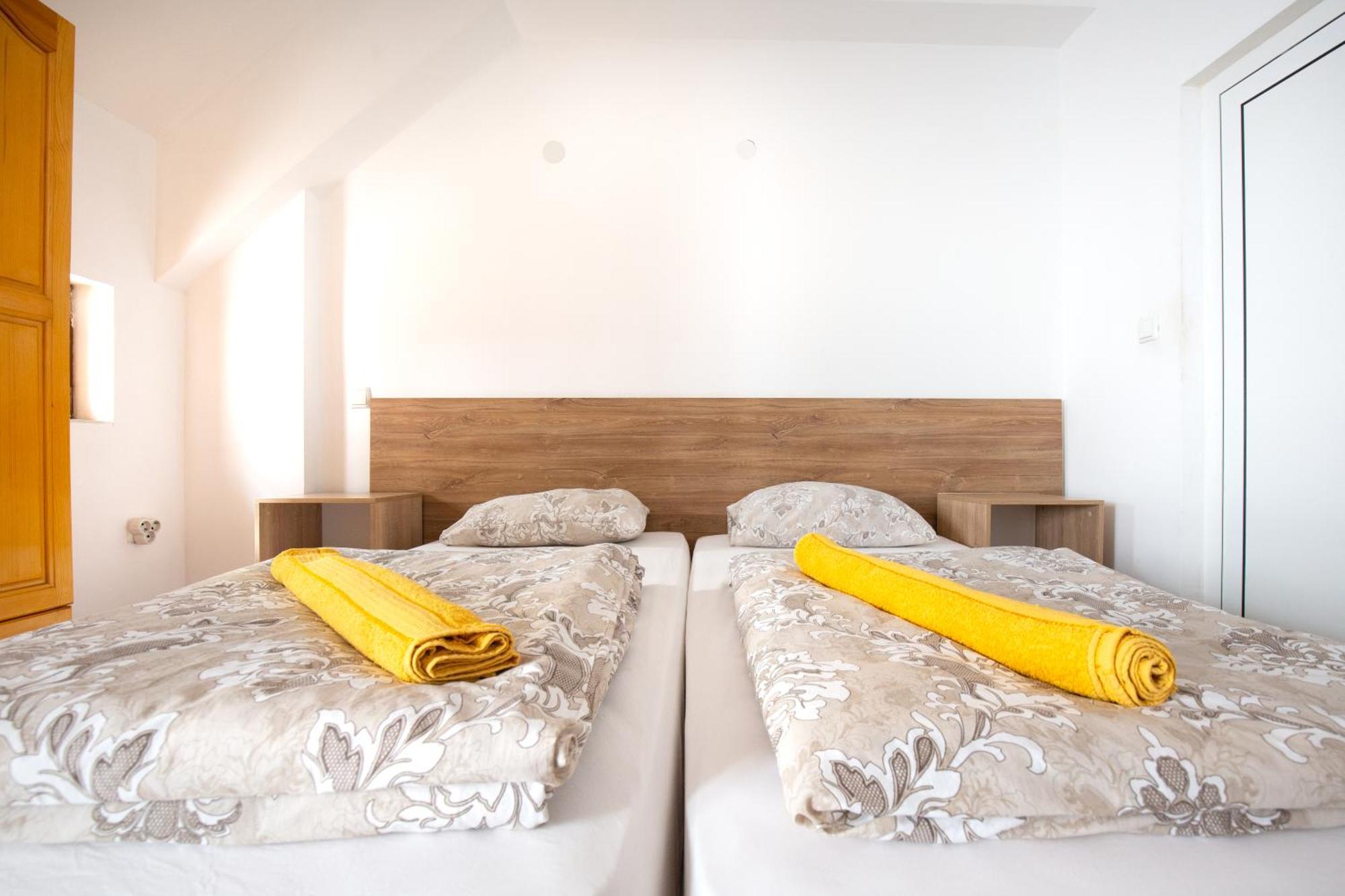 En-Suite Rooms: Novа Guesthouse In Sofia Center エクステリア 写真