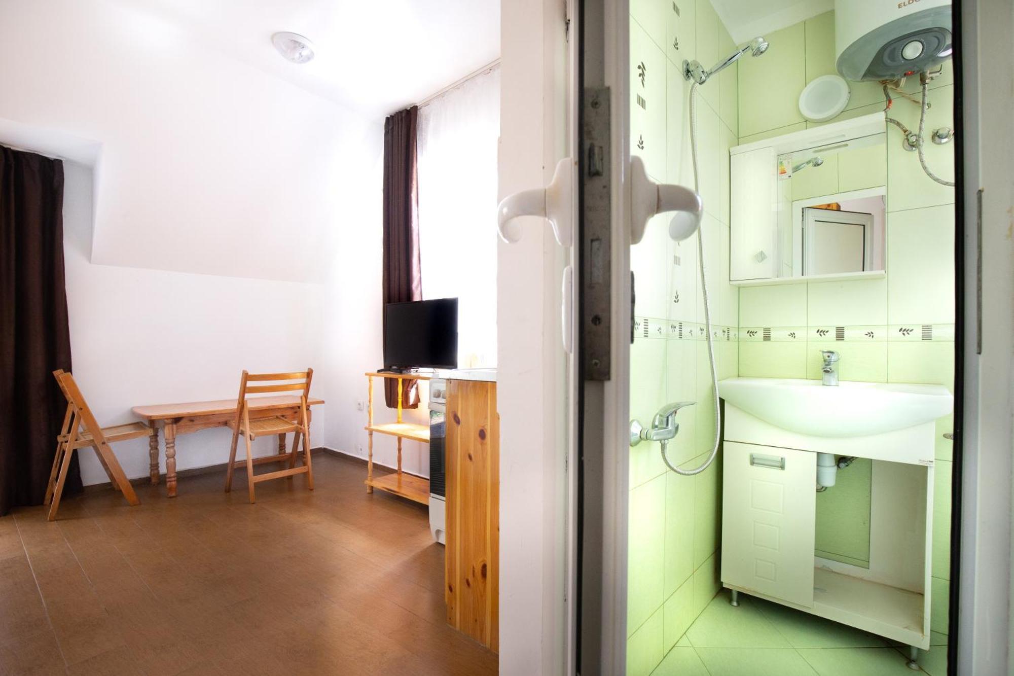 En-Suite Rooms: Novа Guesthouse In Sofia Center エクステリア 写真