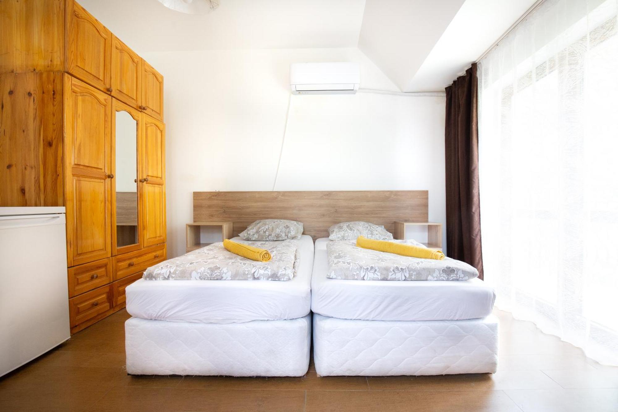 En-Suite Rooms: Novа Guesthouse In Sofia Center エクステリア 写真
