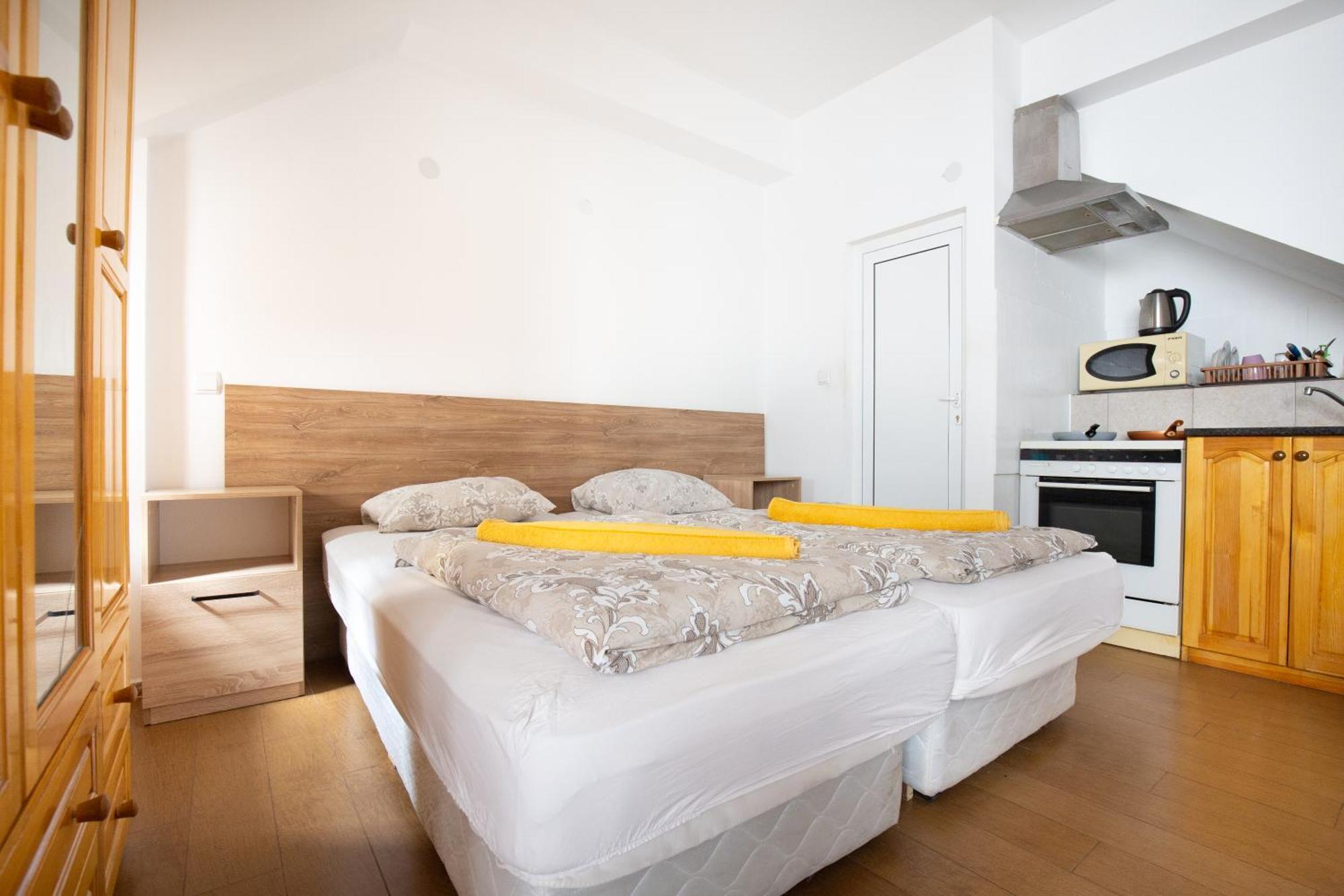 En-Suite Rooms: Novа Guesthouse In Sofia Center エクステリア 写真