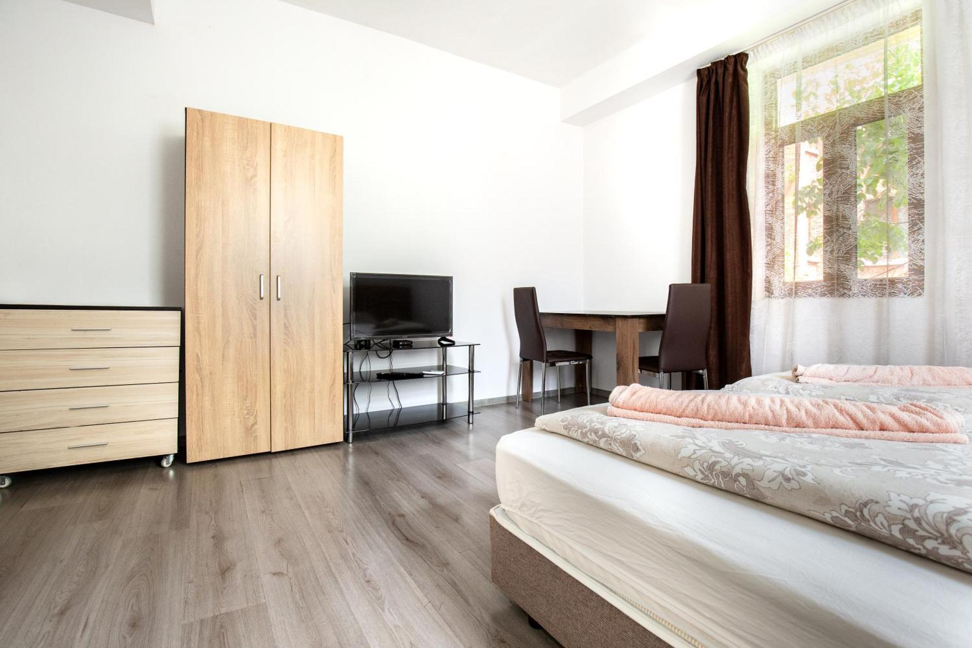 En-Suite Rooms: Novа Guesthouse In Sofia Center エクステリア 写真